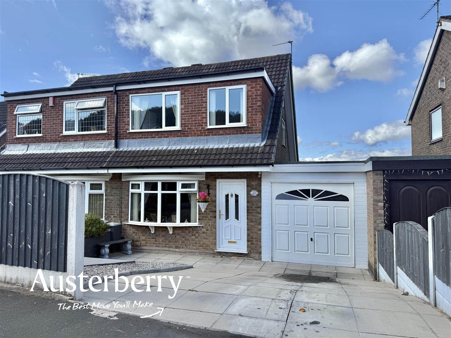 3 bed property in Linacre Way, Stoke-On-Trent